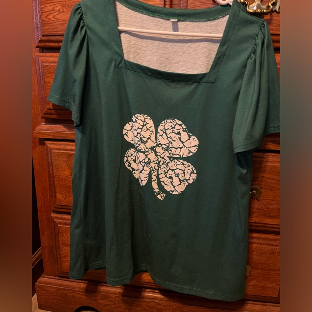Size large green shirt